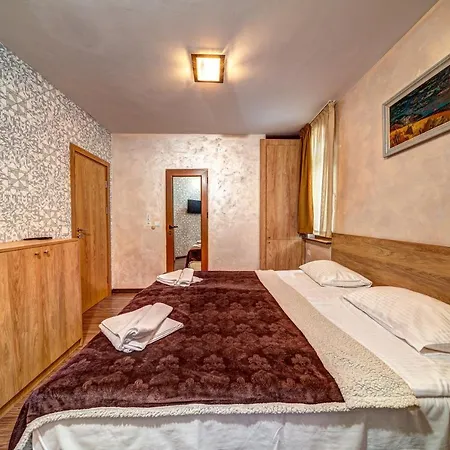Forest Nook Konukevi 3*